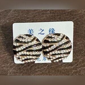 Womens Stud Pierced Earrings Black And Silver Fashion Jewelry